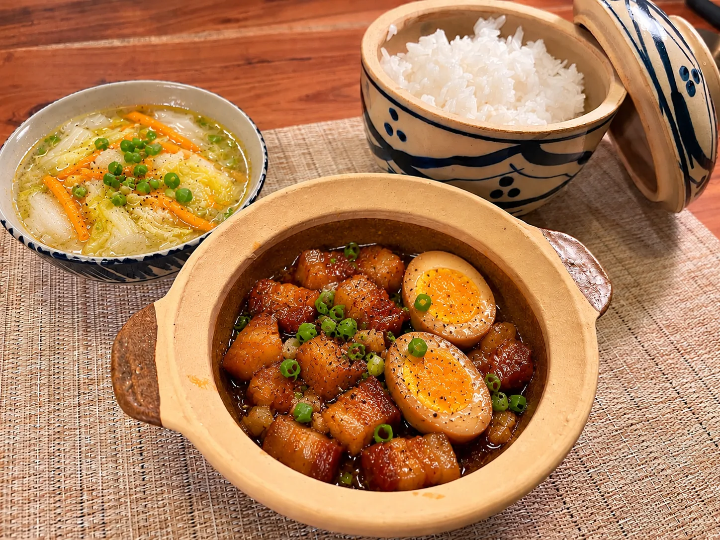 Cơm thịt kho trứng — Buikspek en ei